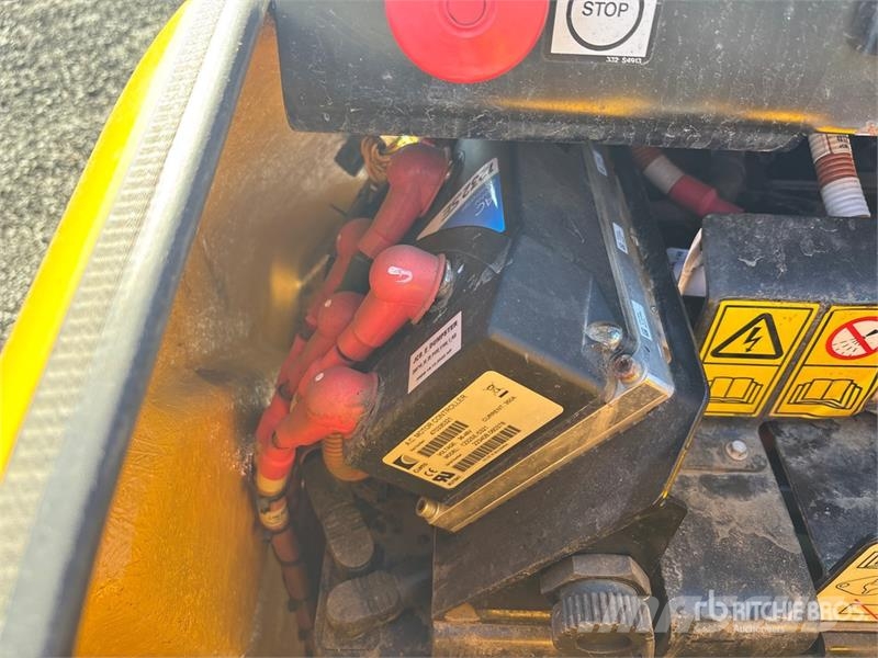 JCB HTD-5E Stand-On Mini Electric Crawler Dumper (Unus Minidumper