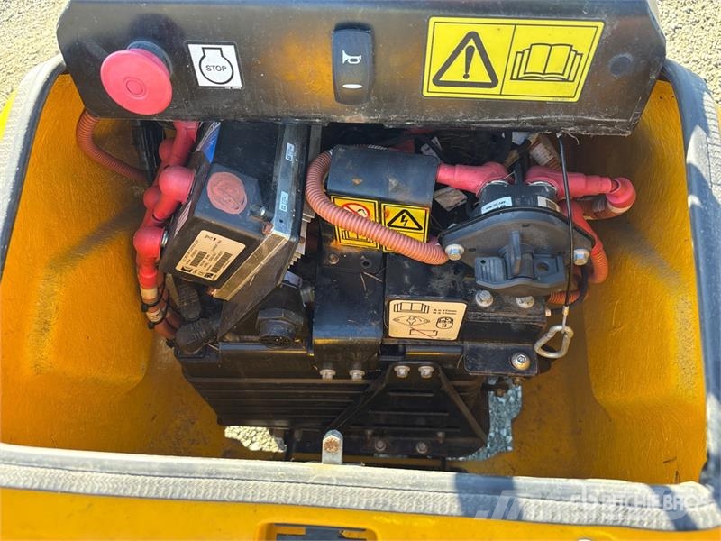 JCB HTD-5E Stand-On Mini Electric Crawler Dumper (Unus Mini pašizgāzēji