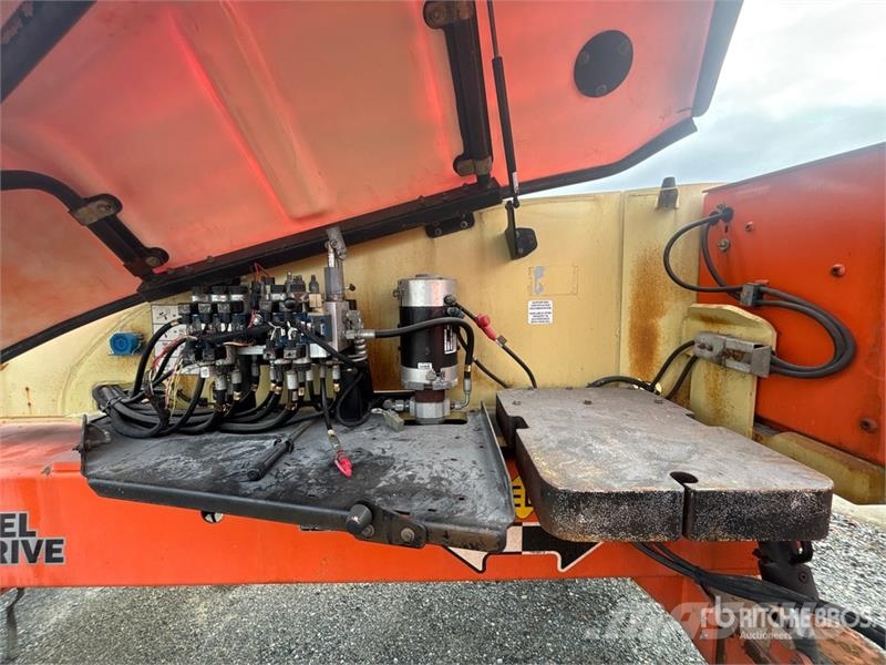 JLG E600JP 4WD Electric Articulating Boom Lift Articulated boom lifts