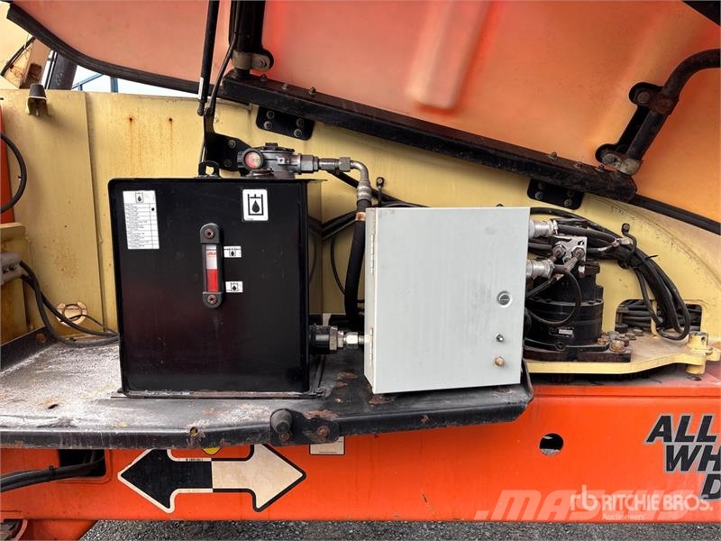 JLG E600JP 4WD Electric Articulating Boom Lift Articulated boom lifts