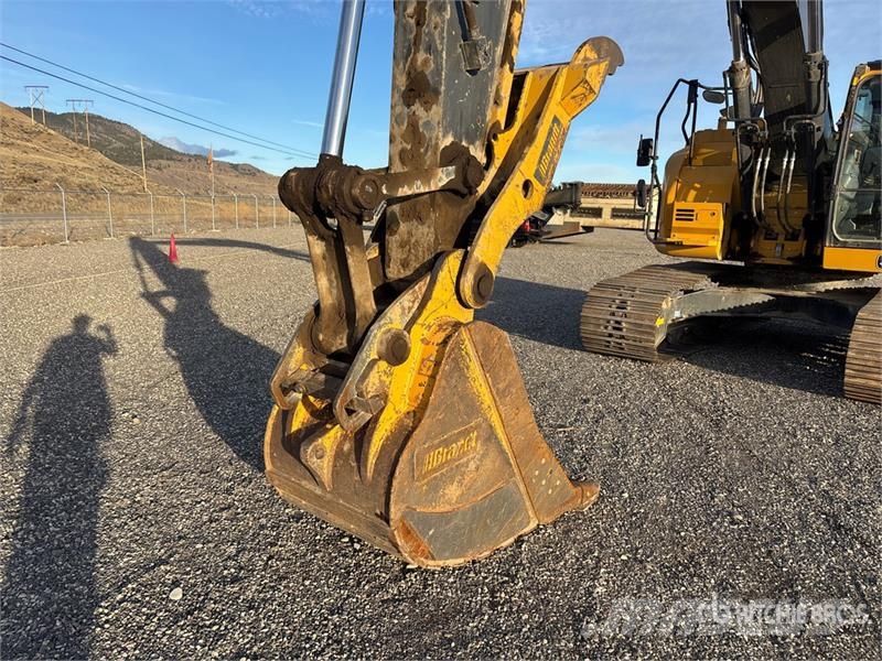 John Deere 245 P-Tier Paletli ekskavatörler