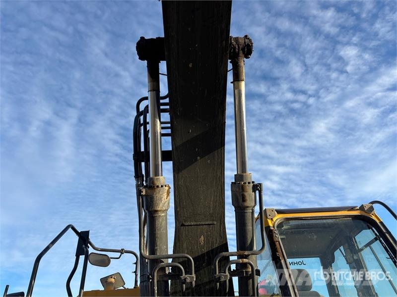 John Deere 245 P-Tier Paletli ekskavatörler