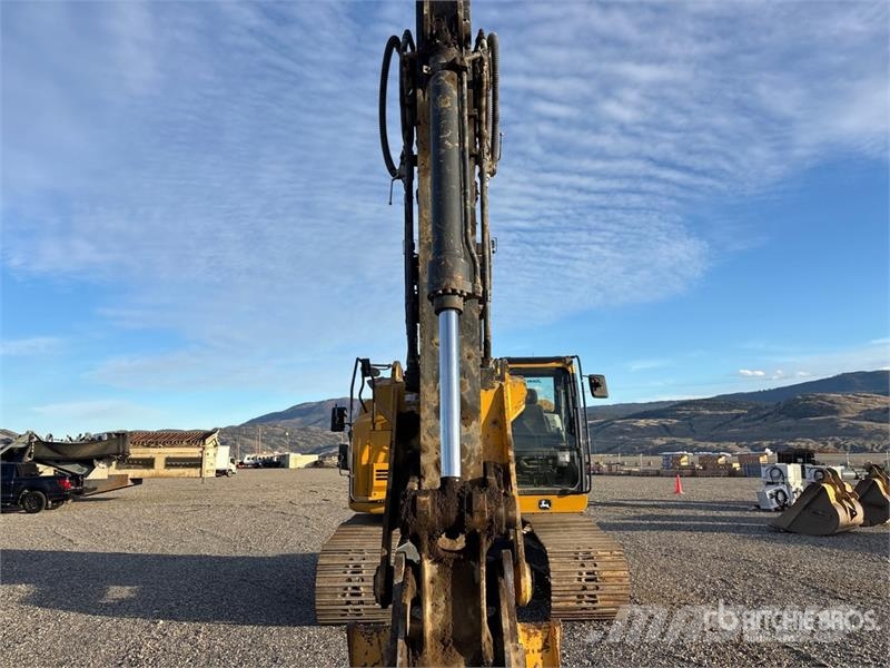 John Deere 245 P-Tier Paletli ekskavatörler