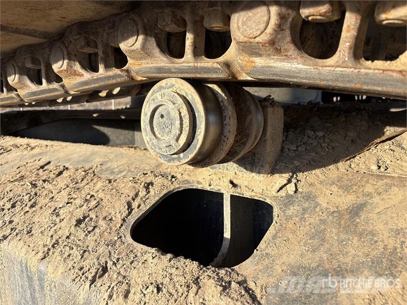 John Deere 245 P-Tier Paletli ekskavatörler