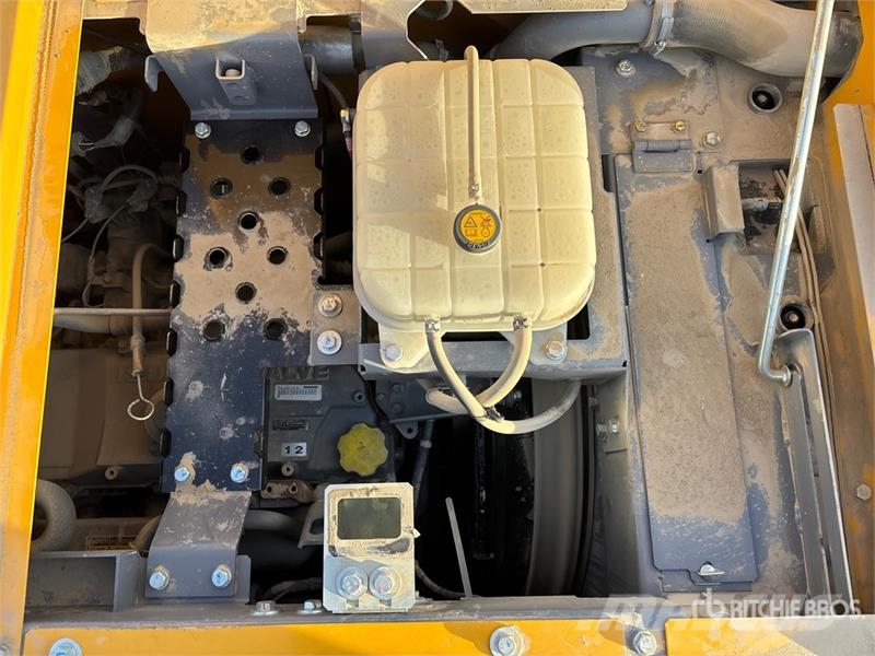 John Deere 245 P-Tier Paletli ekskavatörler