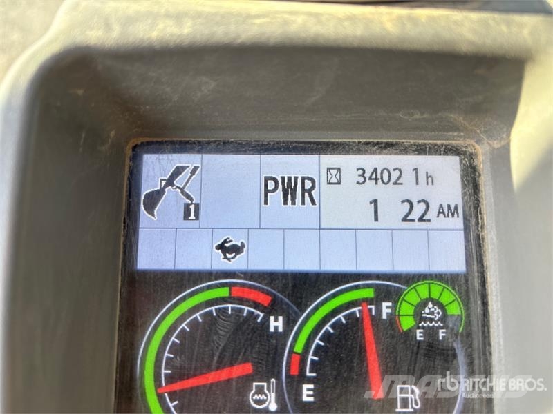 John Deere 245 P-Tier Paletli ekskavatörler