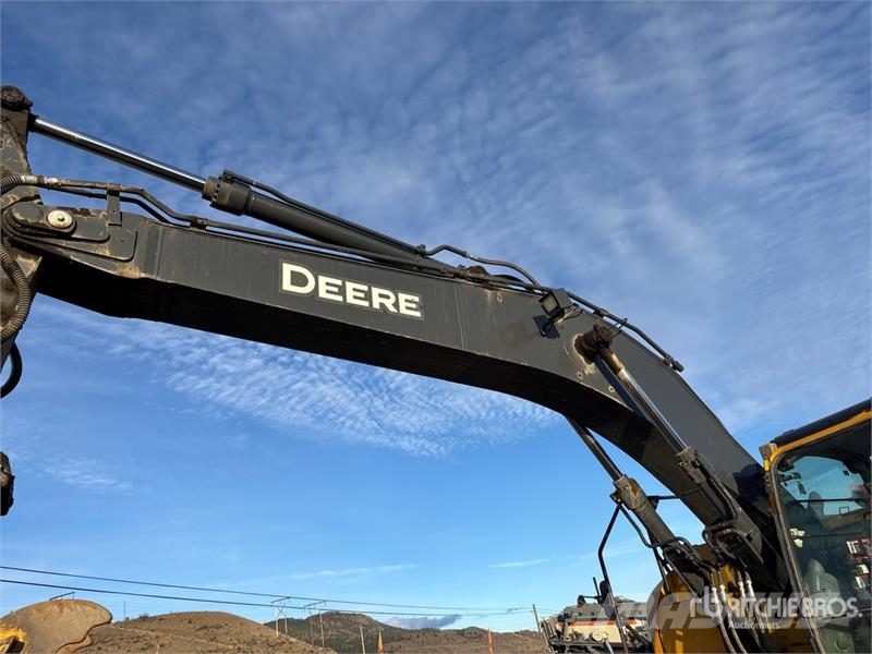 John Deere 245 P-Tier Paletli ekskavatörler