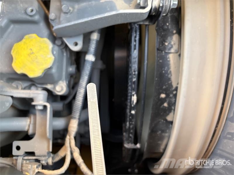 John Deere 245 P-Tier Paletli ekskavatörler