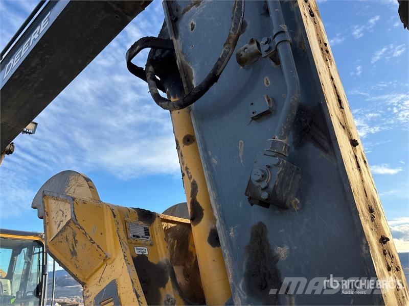 John Deere 245 P-Tier Paletli ekskavatörler