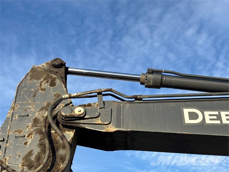 John Deere 245 P-Tier Paletli ekskavatörler