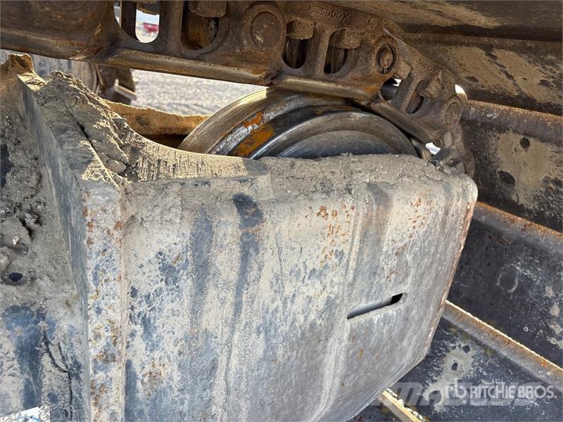 John Deere 245 P-Tier Paletli ekskavatörler
