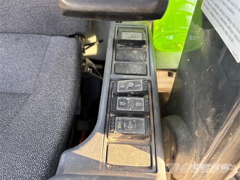 John Deere 245 P-Tier Paletli ekskavatörler