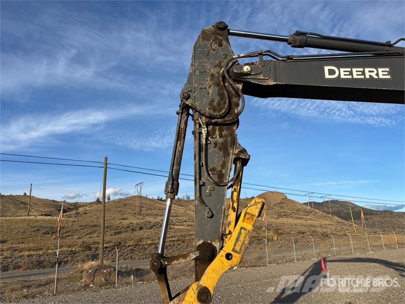 John Deere 245 P-Tier Paletli ekskavatörler