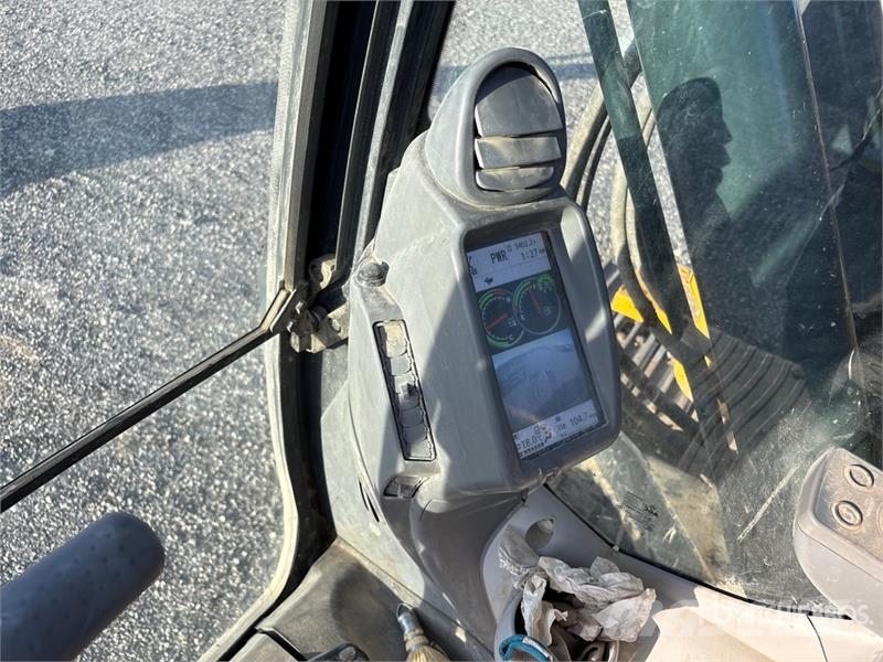 John Deere 245 P-Tier Paletli ekskavatörler