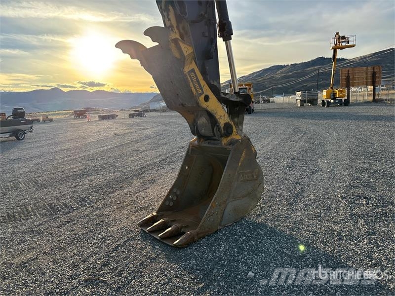 John Deere 245 P-Tier Paletli ekskavatörler