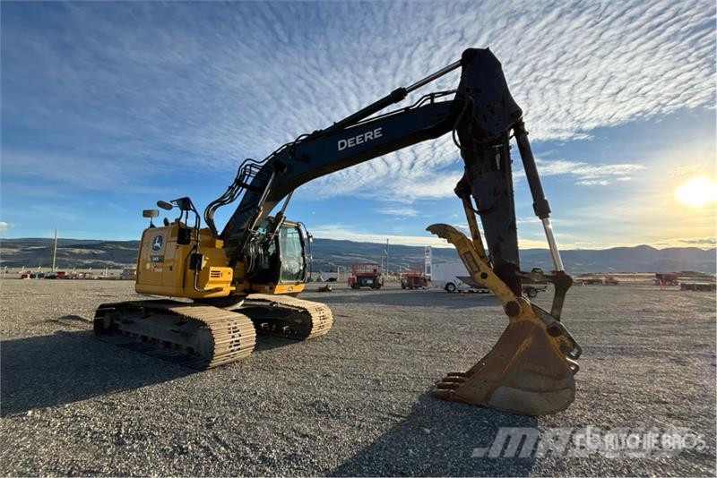 John Deere 245 P-Tier Paletli ekskavatörler