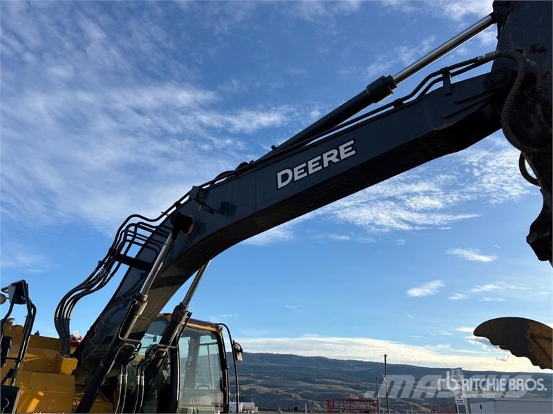 John Deere 245 P-Tier Paletli ekskavatörler