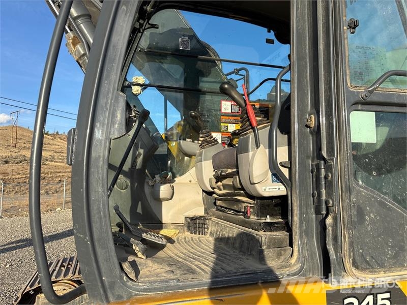 John Deere 245 P-Tier Paletli ekskavatörler