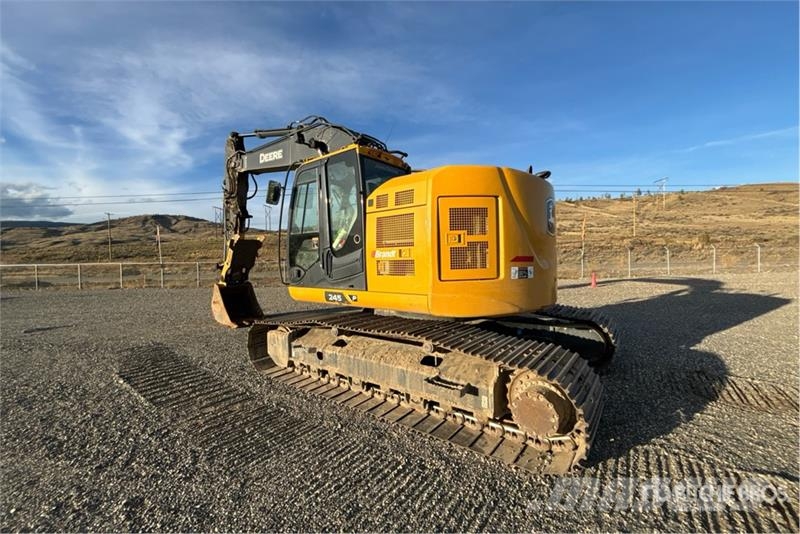 John Deere 245 P-Tier Paletli ekskavatörler