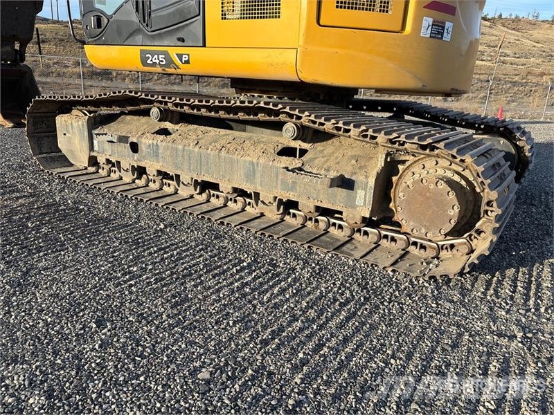 John Deere 245 P-Tier Paletli ekskavatörler