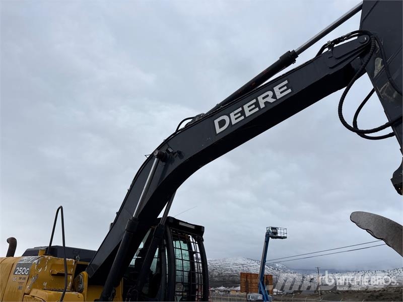 John Deere 250G LC Gravemaskiner på larvebånd