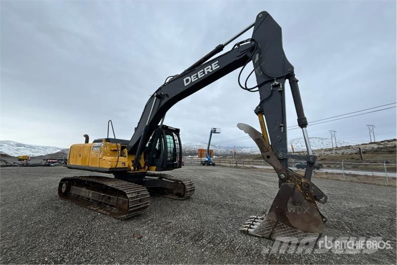 John Deere 250G LC Gravemaskiner på larvebånd