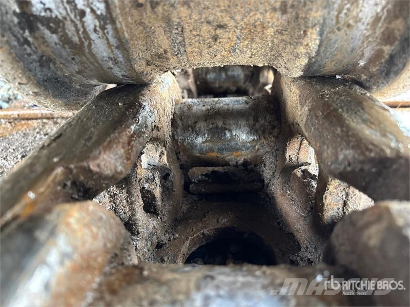 John Deere 250G LC Gravemaskiner på larvebånd