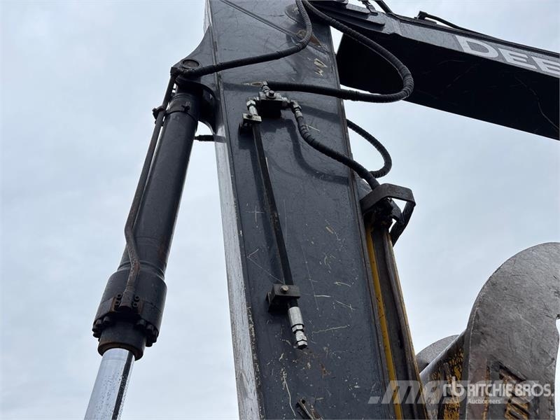 John Deere 250G LC Gravemaskiner på larvebånd