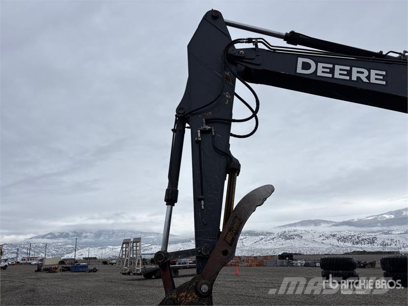 John Deere 250G LC Gravemaskiner på larvebånd