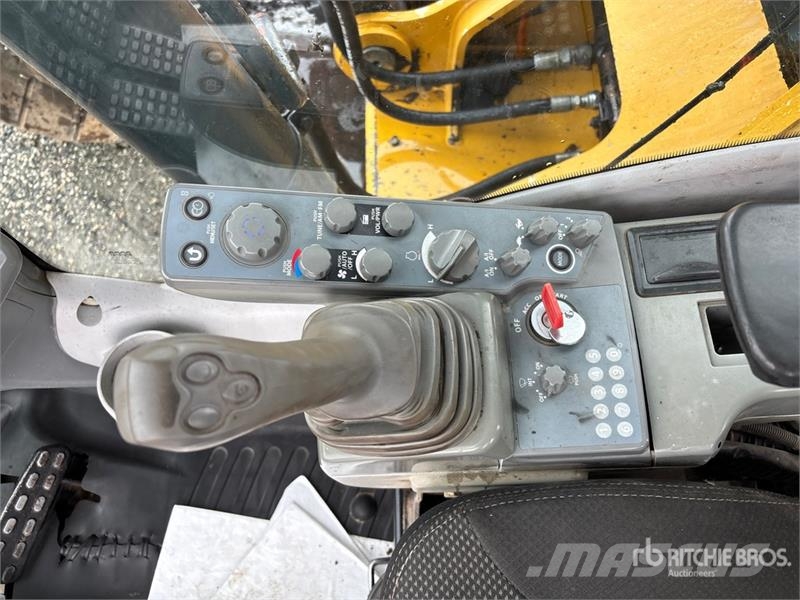 John Deere 250G LC Gravemaskiner på larvebånd