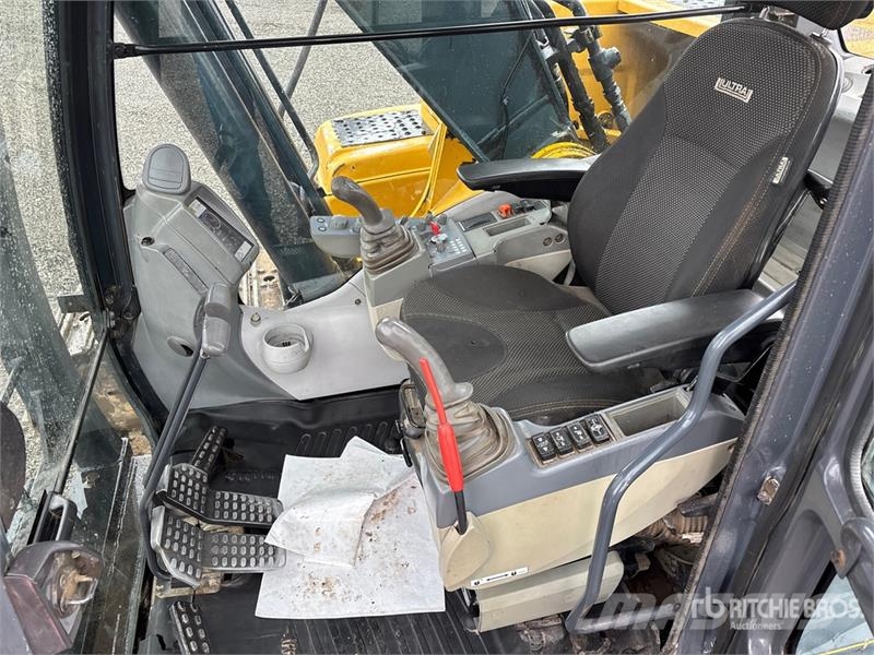 John Deere 250G LC Gravemaskiner på larvebånd