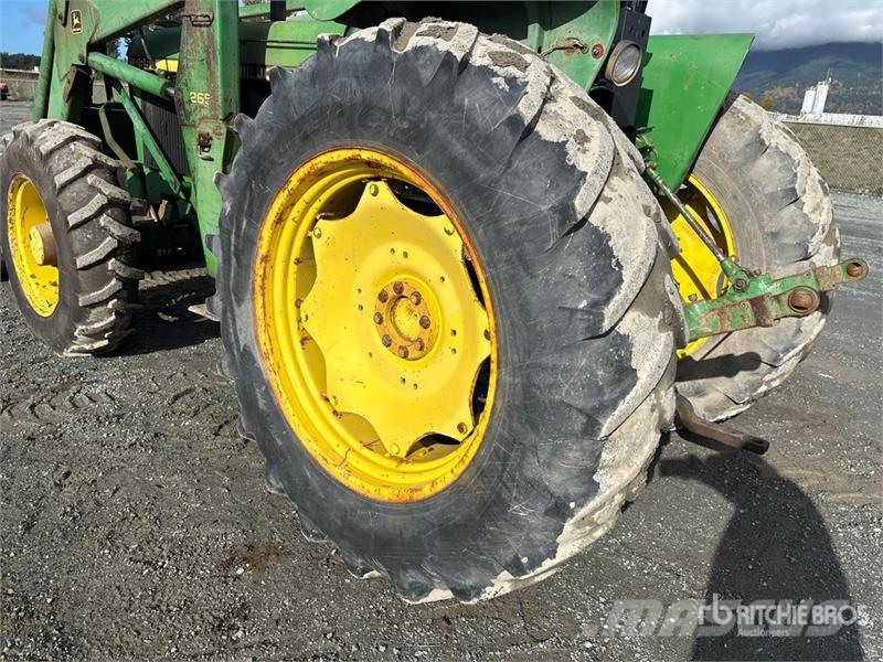 John Deere 2955 Traktori