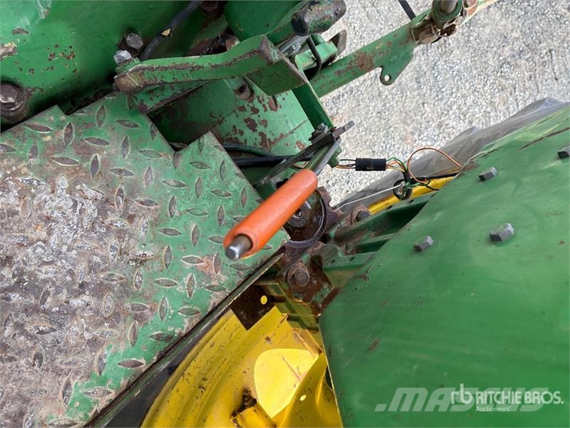 John Deere 2955 Traktori