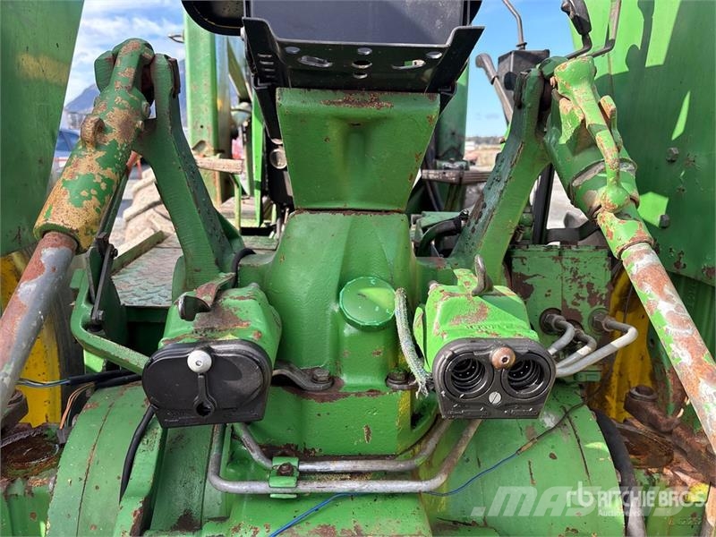 John Deere 2955 Traktori