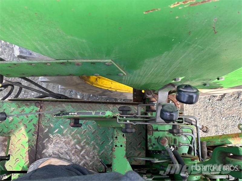 John Deere 2955 Traktori