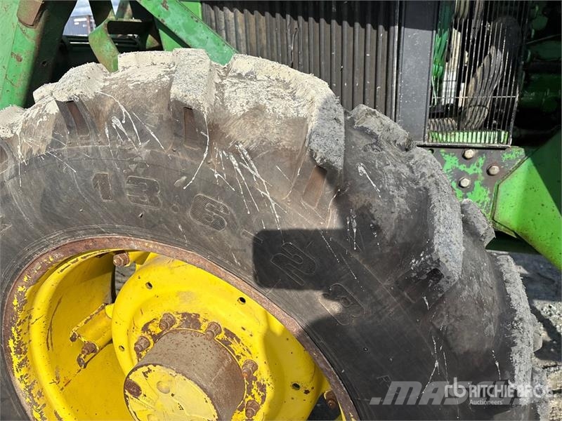 John Deere 2955 Traktori