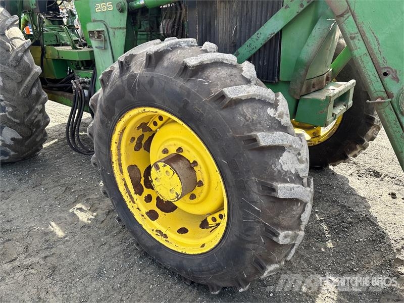 John Deere 2955 Traktori
