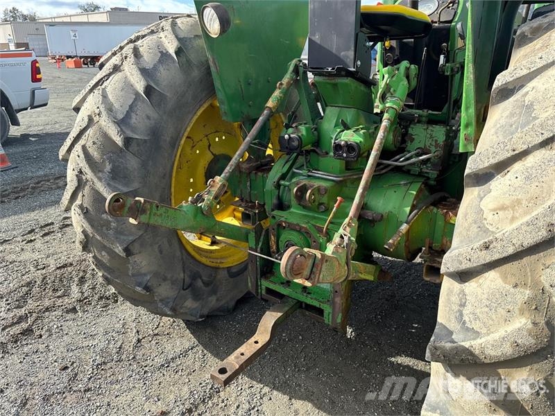 John Deere 2955 Traktori