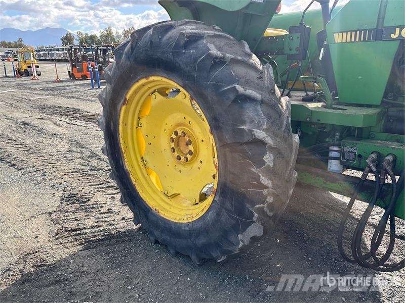John Deere 2955 Traktori