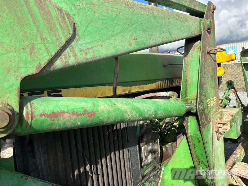 John Deere 2955 Traktori