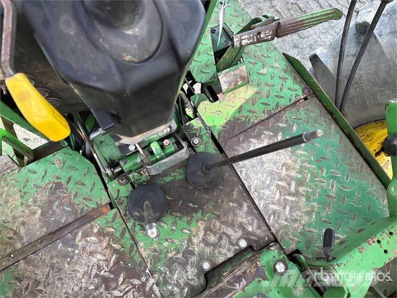 John Deere 2955 Traktori