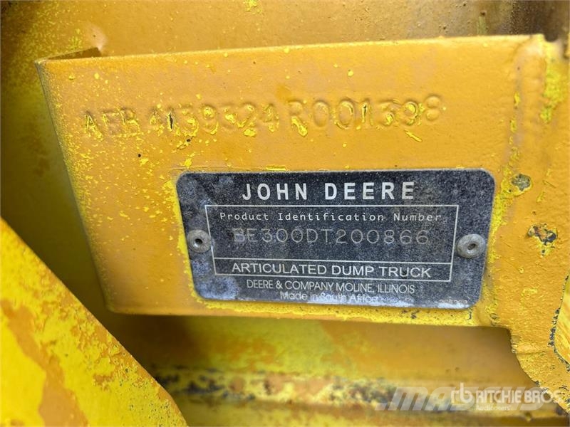 John Deere 300D Шарнирно-сочленённые самосвалы
