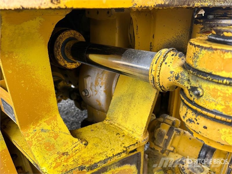 John Deere 300D Шарнирно-сочленённые самосвалы