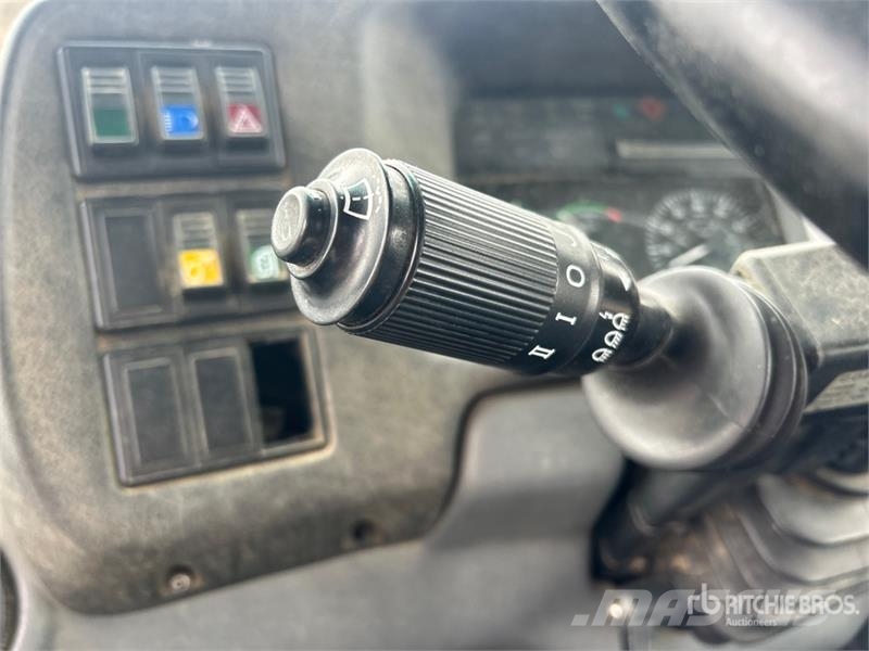 John Deere 300D Шарнирно-сочленённые самосвалы