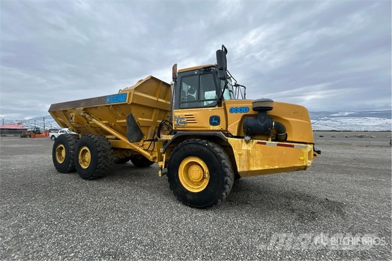 John Deere 300D Шарнирно-сочленённые самосвалы
