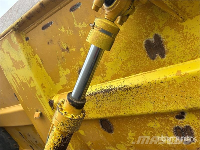 John Deere 300D Шарнирно-сочленённые самосвалы
