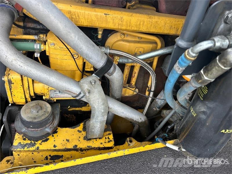 John Deere 300D Шарнирно-сочленённые самосвалы