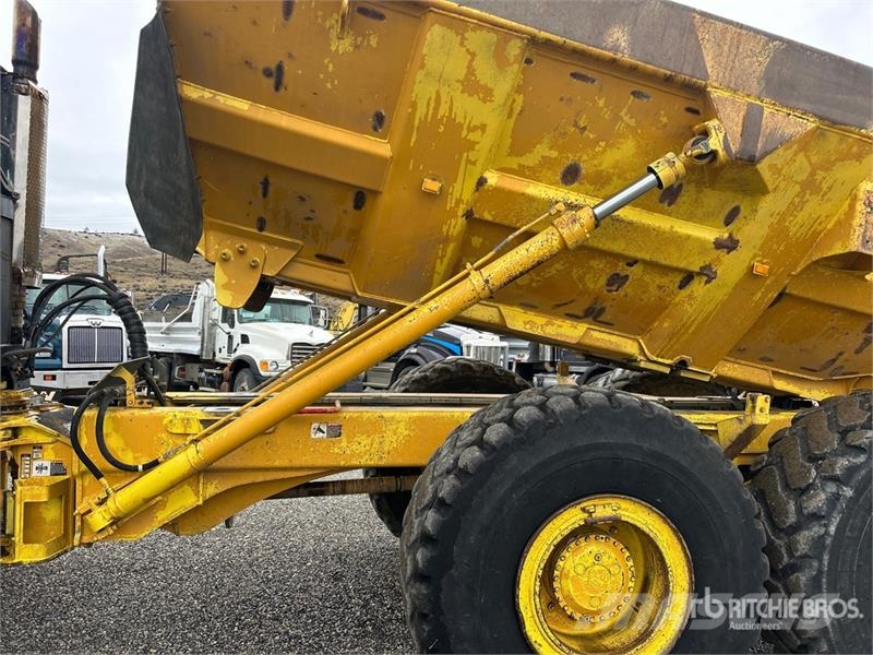 John Deere 300D Шарнирно-сочленённые самосвалы