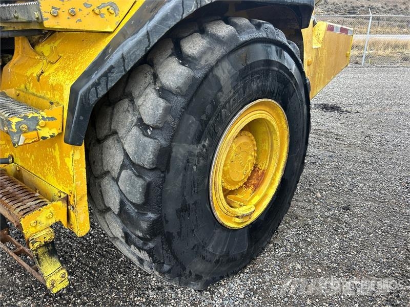 John Deere 300D Шарнирно-сочленённые самосвалы