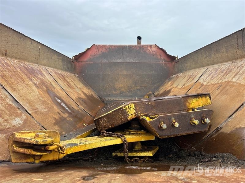 John Deere 300D Шарнирно-сочленённые самосвалы